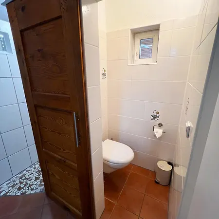 Firmen- Und Ferienunterkunft Am Berzdorfer See, 3 Schlafzimmer, Haus Fuer Bis 6 Personen * 괴를리츠