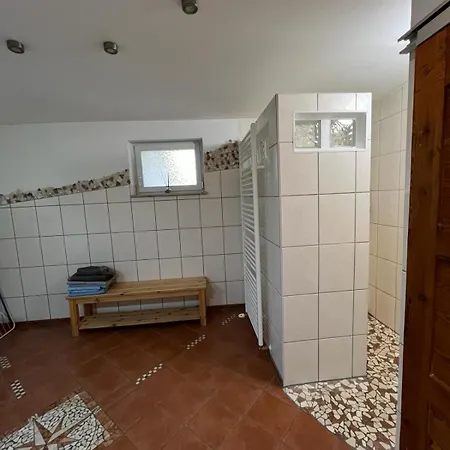 Firmen- Und Ferienunterkunft Am Berzdorfer See, 3 Schlafzimmer, Haus Fuer Bis 6 Personen