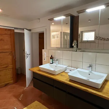 Firmen- Und Ferienunterkunft Am Berzdorfer See, 3 Schlafzimmer, Haus Fuer Bis 6 Personen 빌라