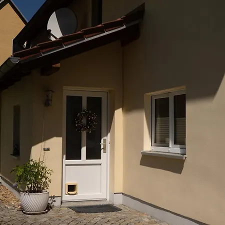 Villa Firmen- Und Ferienunterkunft Am Berzdorfer See, 3 Schlafzimmer, Haus Fuer Bis 6 Personen Gorlitz