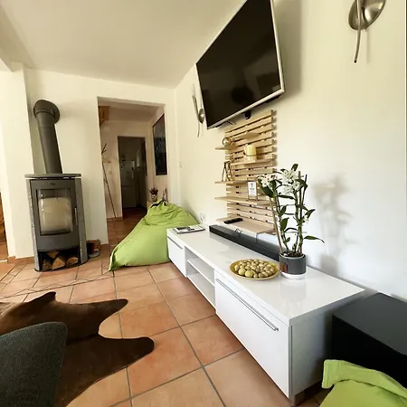 Firmen- Und Ferienunterkunft Am Berzdorfer See, 3 Schlafzimmer, Haus Fuer Bis 6 Personen * 괴를리츠