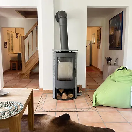 Firmen- Und Ferienunterkunft Am Berzdorfer See, 3 Schlafzimmer, Haus Fuer Bis 6 Personen